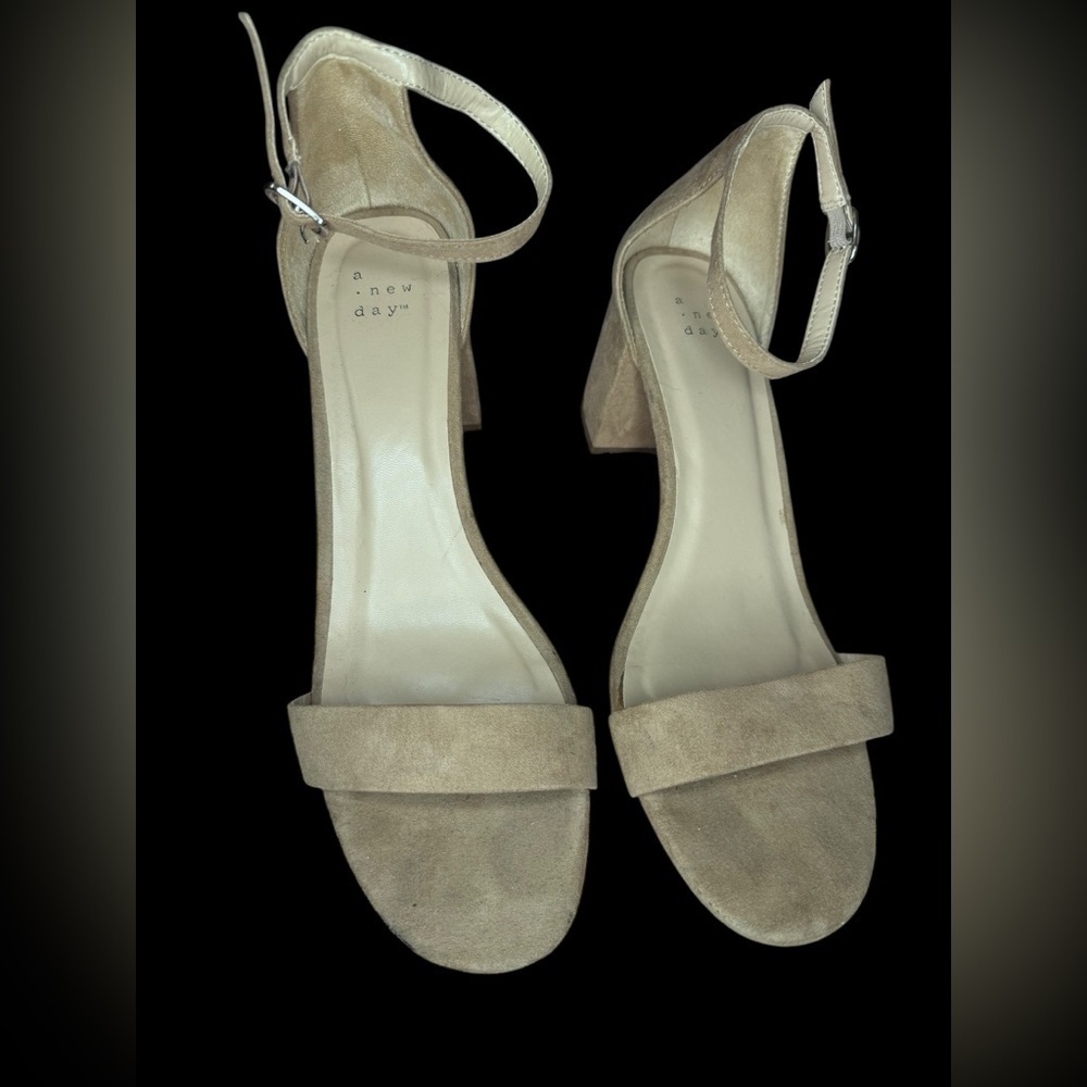 A New Day Nude Heels sz 10